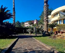 Villa vista mare con giardino