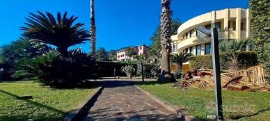 Villa vista mare con giardino