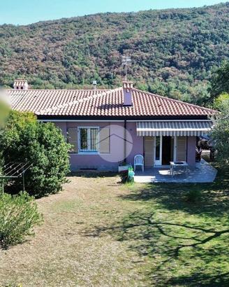 PORZIONE DI BIFAMILIARE A TORRI DEL BENACO