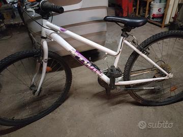 bicicletta bambina B-twin Rock rider 300