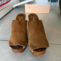 Scarpe estive con tacchi