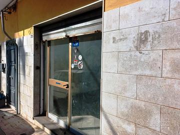 Locale commerciale 50 mq aci trezza (trattabile)