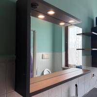 Specchiera con mensola e faretti  bagno