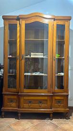 Vetrina in radica di noce