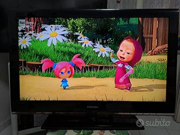 TV Samsung con impianto stereo Sony  con tavolino