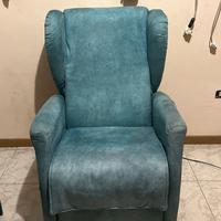 Poltrona telecomandata azzurra