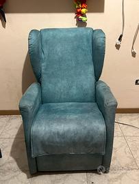 Poltrona telecomandata azzurra