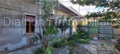 Casa singola con terreno a Fiumefreddo di Sicilia