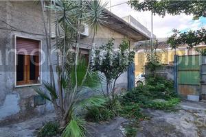 Casa singola con terreno a Fiumefreddo di Sicilia