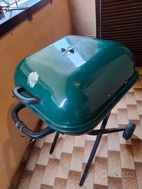 Barbecue con coperchio 