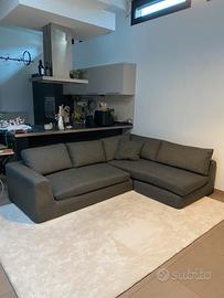 Divano angolare grigio