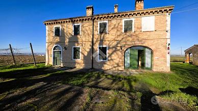 CASA DI CORTE A MARCARIA