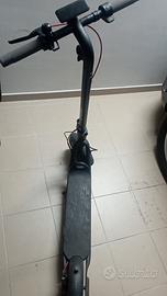 monopattino elettrico navee v40