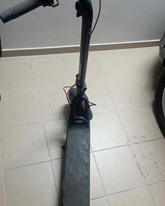 monopattino elettrico navee v40