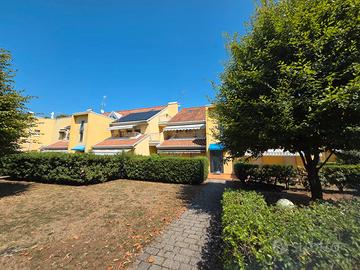 Alloggio al piano terra con 2 camere e 2 bagni