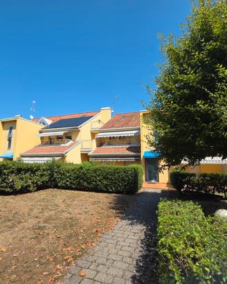 Alloggio al piano terra con 2 camere e 2 bagni