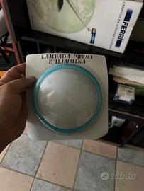 Lampada premi e illumina