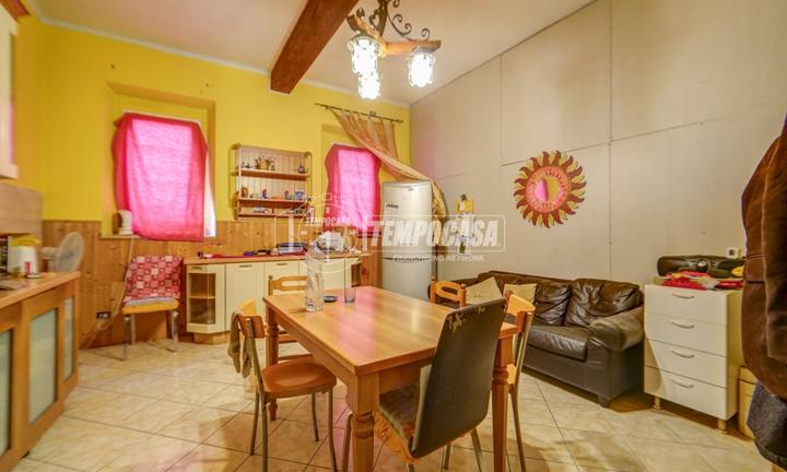 Ampio terratetto in zona residenziale !