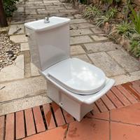 Wc con cassetta in ceramica