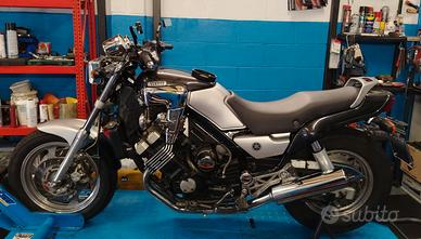 Yamaha FZX 750