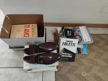 oggetti vari libri calzascarpe cavo sky