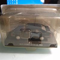 Modellino Alfa Romeo 75 Carabinieri scala 1:43