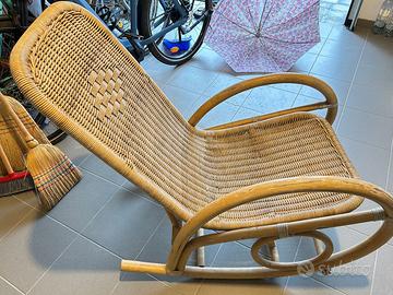 Sedia a dondolo in vimini