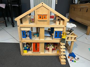 Casa delle bambole gigante