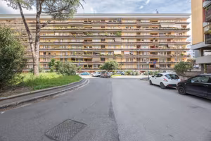 Appartamento di 149 m² con più di 5 locali e box a