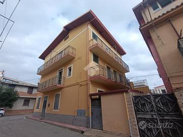 4 LOCALI A BOTRICELLO
