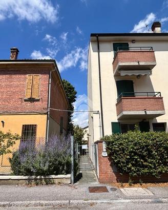 MONOLOCALE A FERRARA