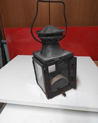 Lanterna ferroviaria a petrolio