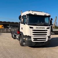 Scania G 490 Euro 6 con gru + gancio scarrabile