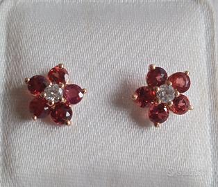 Orecchini in oro giallo 18k con diamanti 