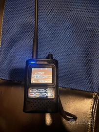 Yaesu FT-5D con tanti accessori
