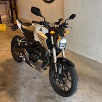 Moto Honda CB 125 R del 2019