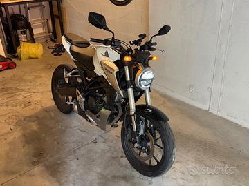 Moto Honda CB 125 R del 2019