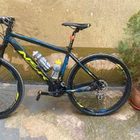 bicicletta mountain bike