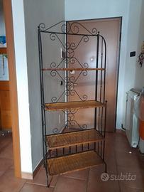 Scaffale portaoggetti pieghevole.