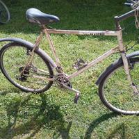 biciclette rotte per ricambi