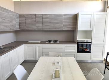 Cucina di fine serie --NUOVA E MODIFICABILE--