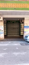 Locale commerciale/ negozio fronte strada