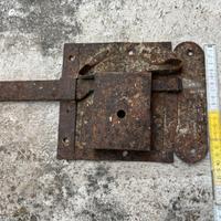 Serratura antica lavorata a mano