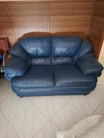 Divano in pelle blu due posti