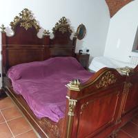 Letto d’epoca in legno massello