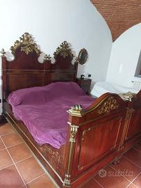 Letto d’epoca in legno massello