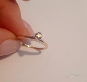ANELLO SOLITARIO ORO 9K DIAMANTE CENTRALE