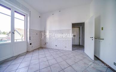 SOLBIATE ARNO - BILOCALE CON BALCONE E BOX