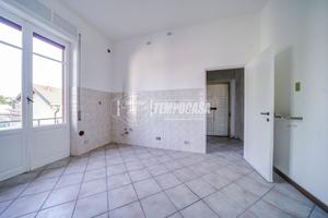 SOLBIATE ARNO - BILOCALE CON BALCONE E BOX