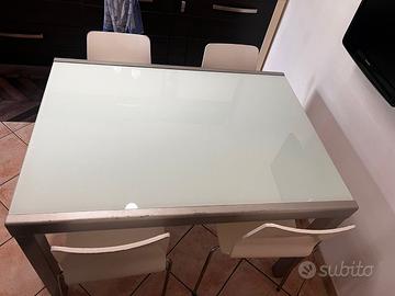 Tavolo e 4 sedie